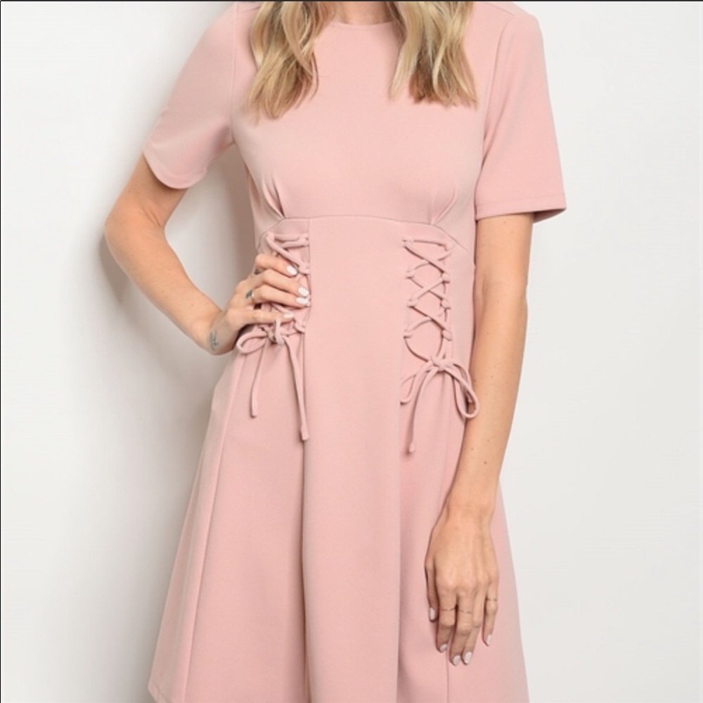Beautiful blush laced dress - Picture 2 of 3